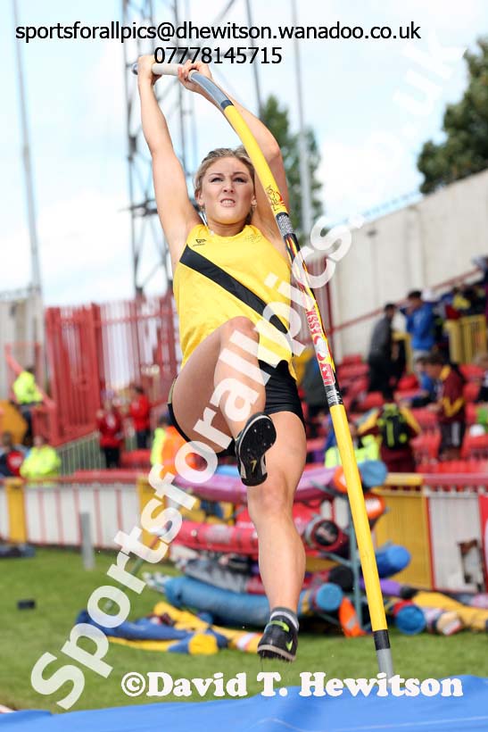 Inter girls pole vault, English Schools Track and Field. Photo: David T. Hewitson/Sports for All Pics